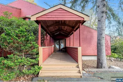 262 W Saddle River Road, Upper Saddle River, NJ 07458 - Photo 2