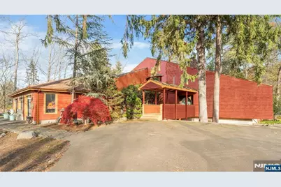 262 W Saddle River Road, Upper Saddle River, NJ 07458 - Photo 1
