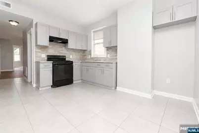 143 Pearsall Avenue, Jersey City, NJ 07305 - Photo 4
