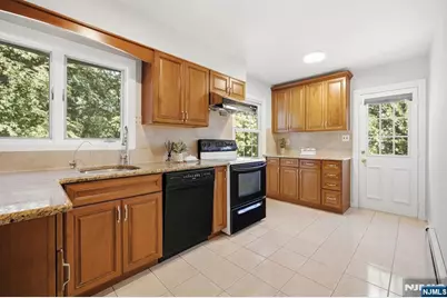 557 Monroe Court, River Edge, NJ 07661 - Photo 4
