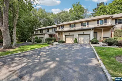 4 Allison Court, Allendale, NJ 07401 - Photo 2