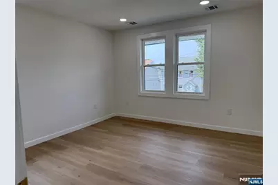 319 Crestview Place, Teaneck Township, NJ 07666 - Photo 20