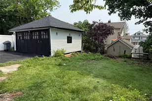 319 Crestview Pl, Teaneck Township, NJ 07666 - Photo 4