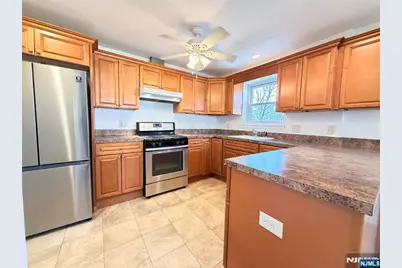 61 Star Lake Road 2 #2, Bloomingdale, NJ 07403 - Photo 6
