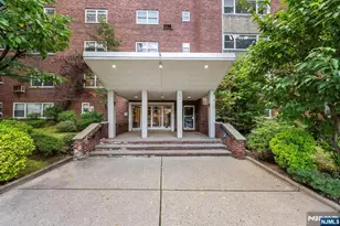 1575 Center Ave 1F, Fort Lee, NJ 07024 - Photo 1