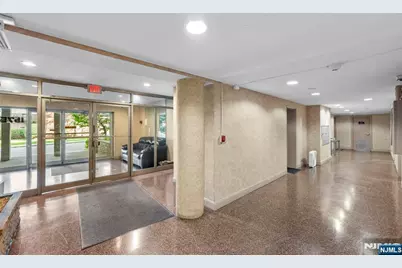 1575 Center Avenue 1F #1F, Fort Lee, NJ 07024 - Photo 16