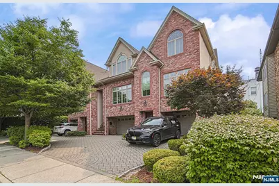 2462 3rd Street, Fort Lee, NJ 07024 - Photo 2