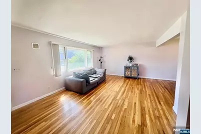 477 Chestnut Avenue, South Hackensack Township, NJ 07606 - Photo 4