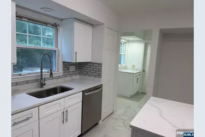 225 Hillside Avenue, Allendale, NJ 07401 - Photo 6