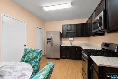 327 Newark Avenue, Lyndhurst Township, NJ 07071 - Photo 18