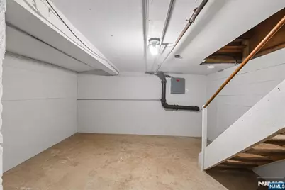 327 Newark Avenue, Lyndhurst Township, NJ 07071 - Photo 12