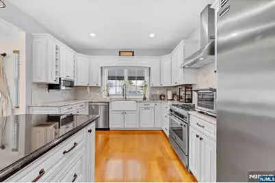 238 Walter Avenue, Hasbrouck Heights, NJ 07604 - Photo 16