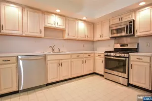 281 E Vista View Dr, Mahwah, NJ 07430 - Photo 26