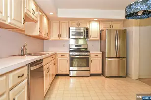 281 E Vista View Dr, Mahwah, NJ 07430 - Photo 24