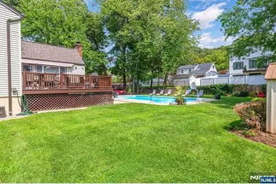 376 Chelsea Street, Paramus, NJ 07652 - Photo 8