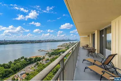 1530 Palisades Avenue 18K #18K, Fort Lee, NJ 07024 - Photo 4