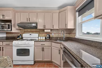 8 Coyles Court, Clifton, NJ 07013 - Photo 16