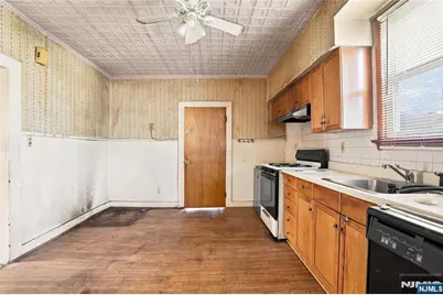 223 Montgomery Street, Bloomfield, NJ 07003 - Photo 16