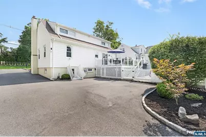 33 Beverly, West Caldwell, NJ 07006 - Photo 4