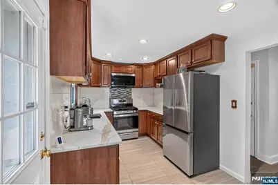 27 Grayson Place, Teaneck Township, NJ 07666 - Photo 2