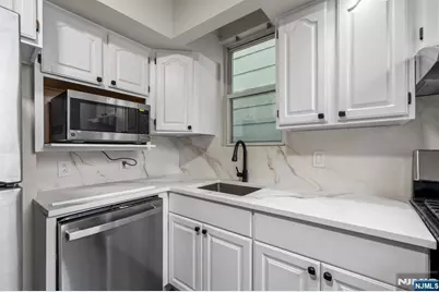 292 Claremont Avenue 1st Floor #1st Floor, Jersey City, NJ 07305 - Photo 2