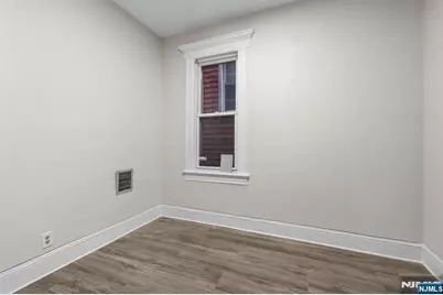 292 Claremont Avenue 1st Floor #1st Floor, Jersey City, NJ 07305 - Photo 12
