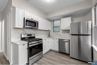 292 Claremont Avenue 2nd Floor #2nd floor, Jersey City, NJ 07305 - Photo 1