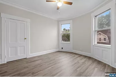 292 Claremont Avenue 2nd Floor #2nd floor, Jersey City, NJ 07305 - Photo 10