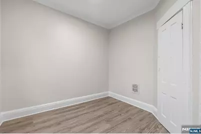 292 Claremont Avenue 2nd Floor #2nd floor, Jersey City, NJ 07305 - Photo 14