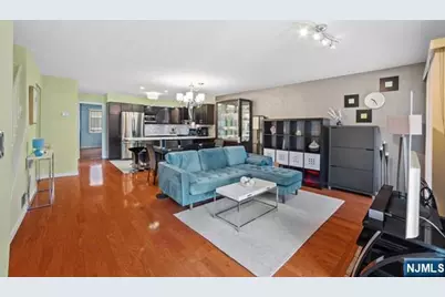 605 River Renaissance, East Rutherford, NJ 07073 - Photo 2