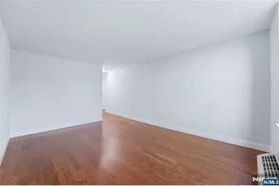 200 Grand Cove Way 4J #4J, Edgewater, NJ 07020 - Photo 16