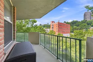 200 Grand Cove Way 4J, Edgewater, NJ 07020 - Photo 22