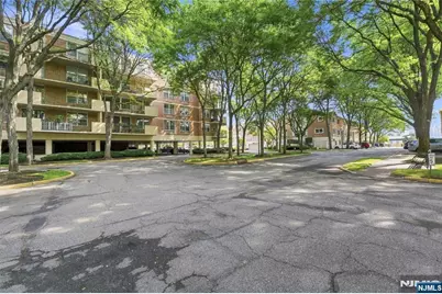 200 Grand Cove Way 4J #4J, Edgewater, NJ 07020 - Photo 34