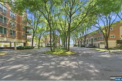 200 Grand Cove Way 4J #4J, Edgewater, NJ 07020 - Photo 32