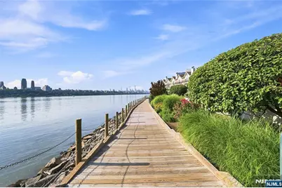 200 Grand Cove Way 4J #4J, Edgewater, NJ 07020 - Photo 30