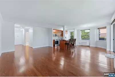 200 Grand Cove Way 4J #4J, Edgewater, NJ 07020 - Photo 2