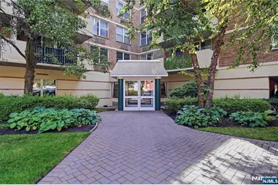 200 Grand Cove Way 4J #4J, Edgewater, NJ 07020 - Photo 38
