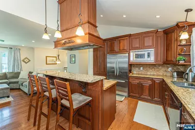 45 Erie Avenue, Midland Park, NJ 07432 - Photo 8