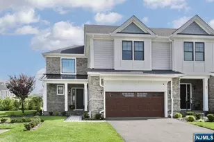 90 Woodmont Cir, River Vale Township, NJ 07675 - Photo 2