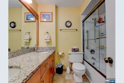 590 Sanderling Court 590 #590, Secaucus, NJ 07094 - Photo 24