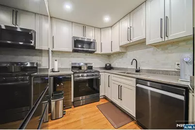 612 Hudson 612 #612, Edgewater, NJ 07020 - Photo 14