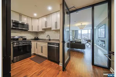 612 Hudson 612 #612, Edgewater, NJ 07020 - Photo 16