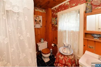 10 Ackerman Avenue, Emerson, NJ 07630 - Photo 18