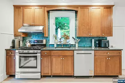 31 4 Th Street, Park Ridge, NJ 07656 - Photo 8
