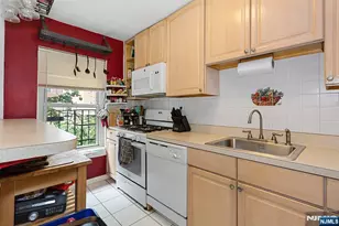 237 Johnson Ave P6, Hackensack, NJ 07601 - Photo 4