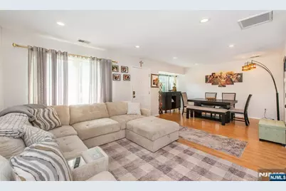 1066 Chedworth Circle, Mahwah, NJ 07430 - Photo 8