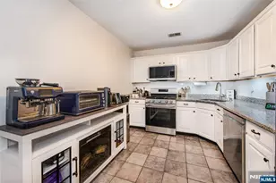 1066 Chedworth Cir, Mahwah, NJ 07430 - Photo 4