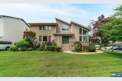 15 Hudson Terrace, Englewood Cliffs, NJ 07632 - Photo 2