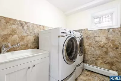 48 Myrtle Avenue, Edgewater, NJ 07020 - Photo 14