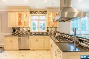 48 Myrtle Ave, Edgewater, NJ 07020 - Photo 10
